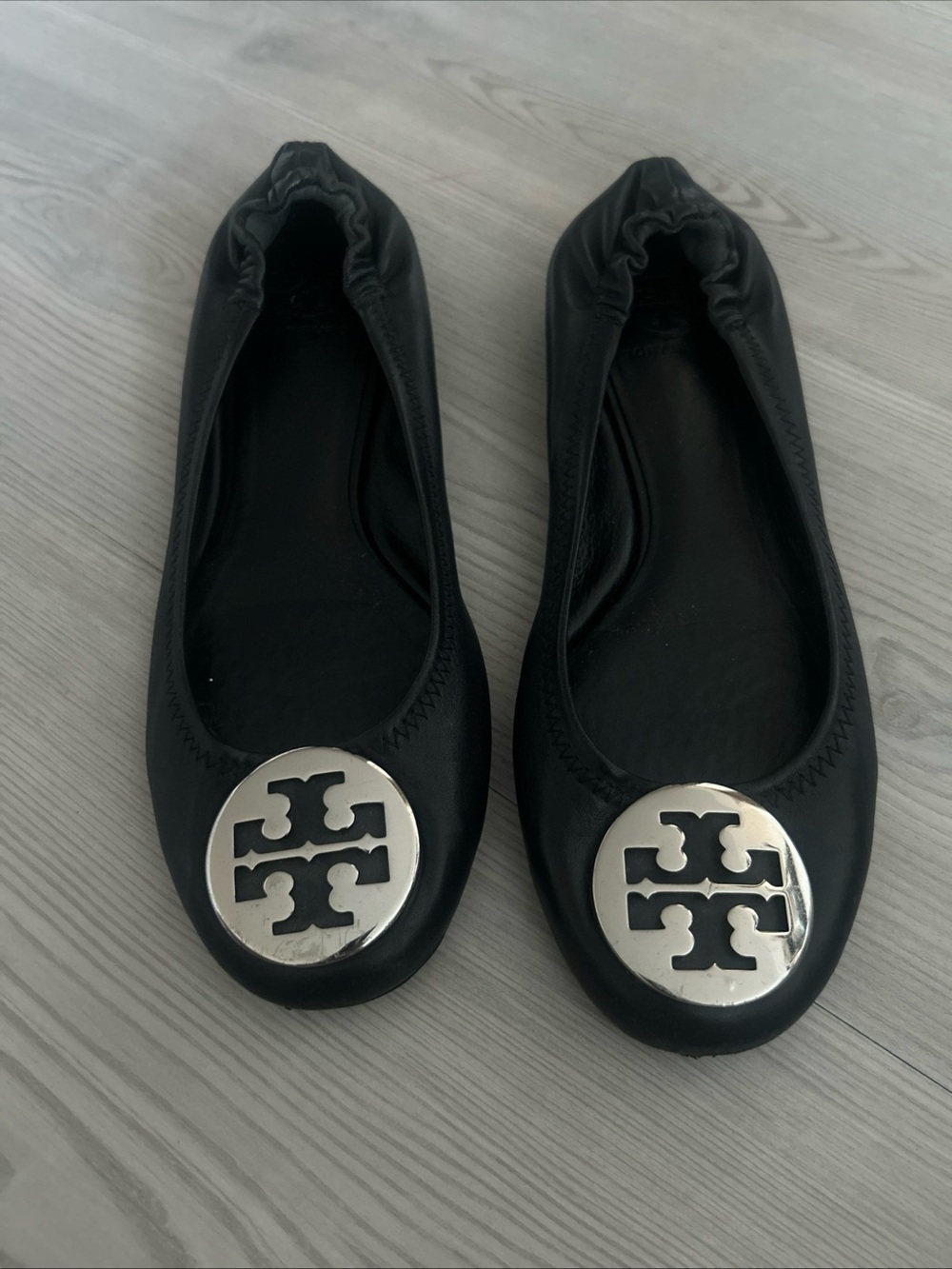 Tory Burch Black Leather Reva Ballet Flats With Silver Logo